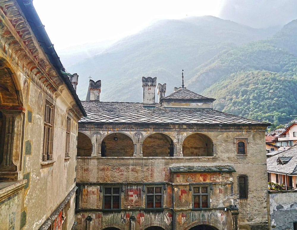 Castello di Issogne - Cortile interno