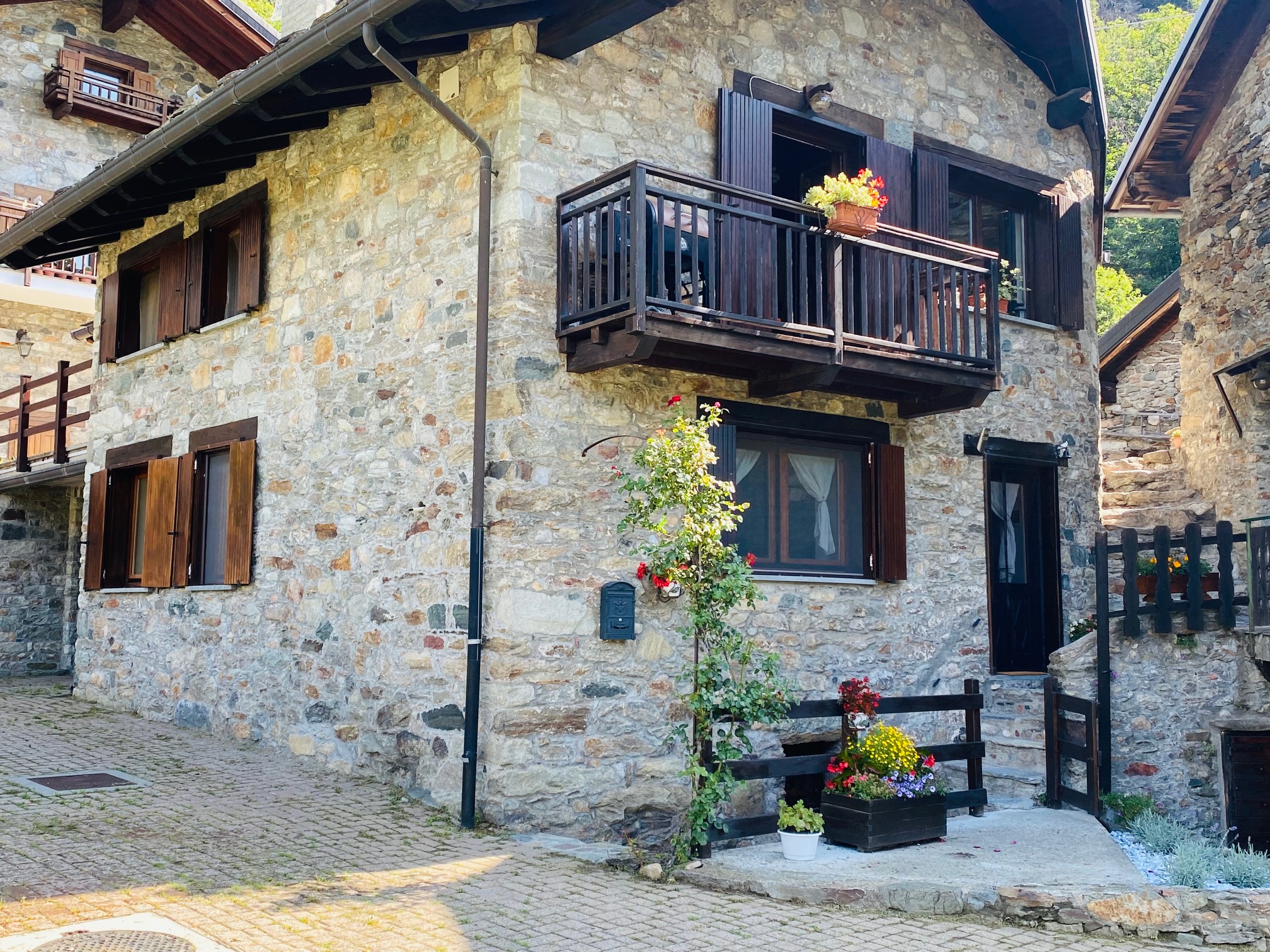 Esterno Casa di Tes - architettura tradizionale valdostana