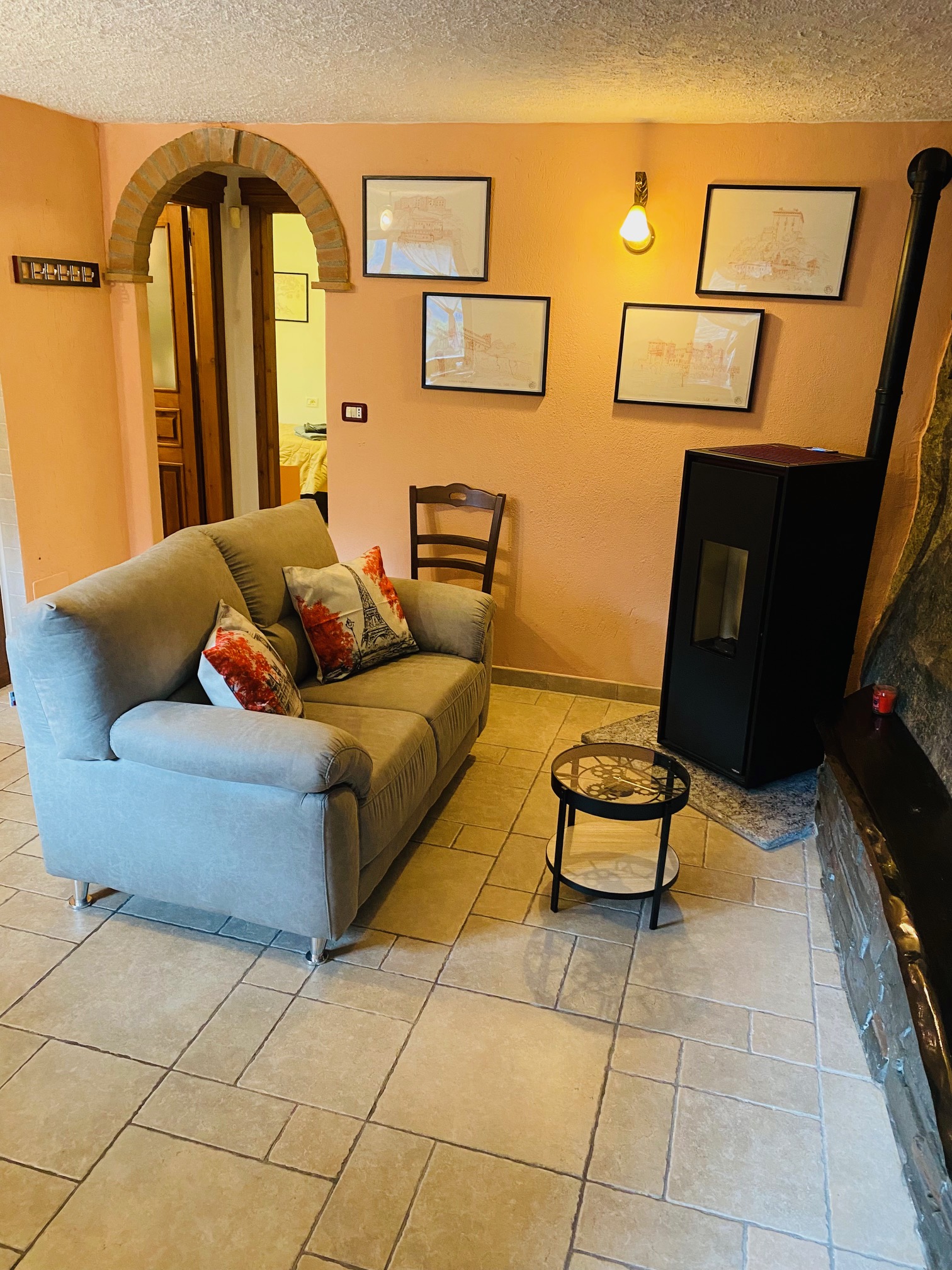 Soggiorno con stufa a pellet