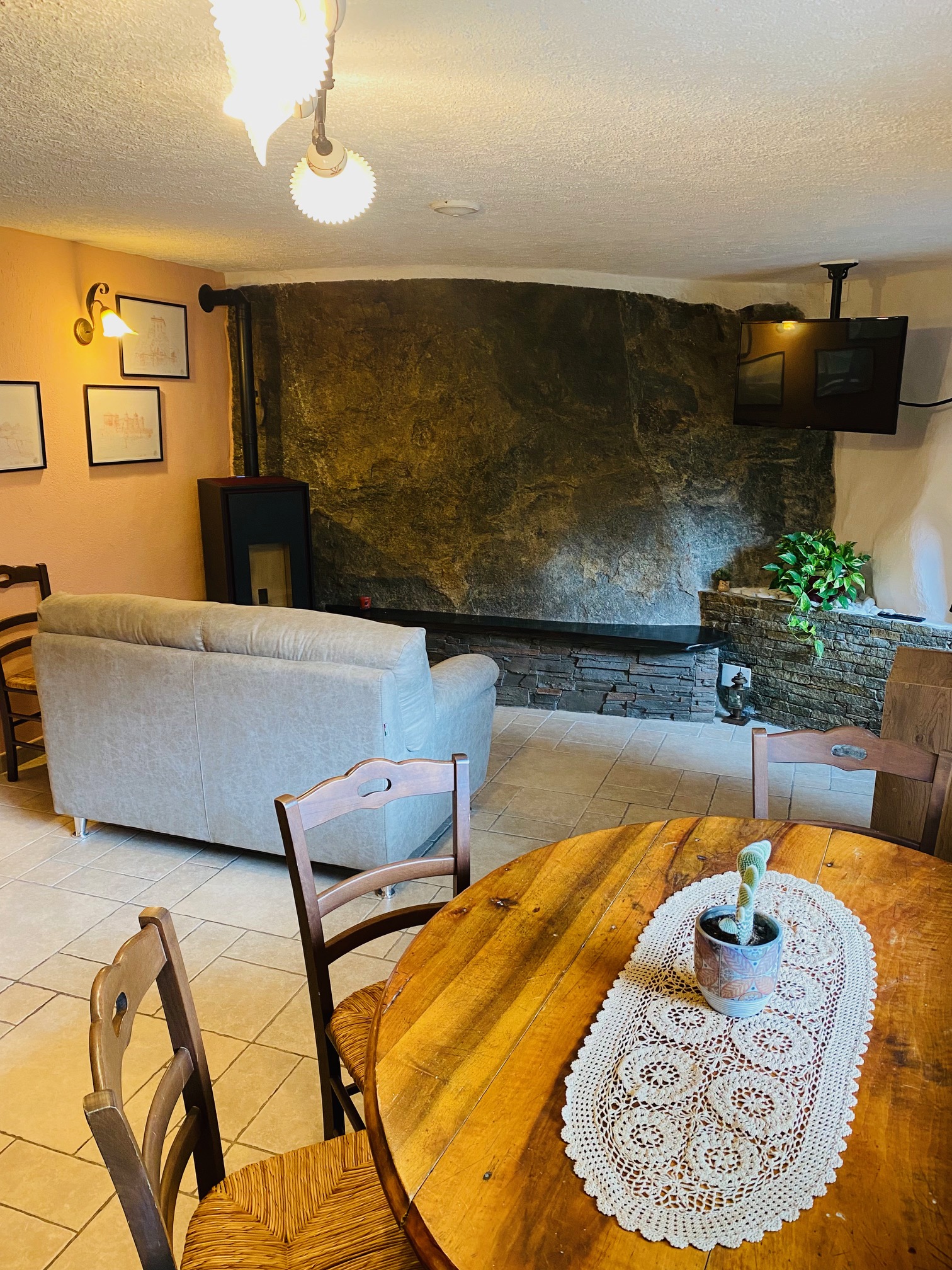 Soggiorno luminoso e accogliente